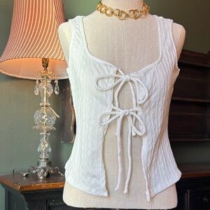 White cable tie front tank